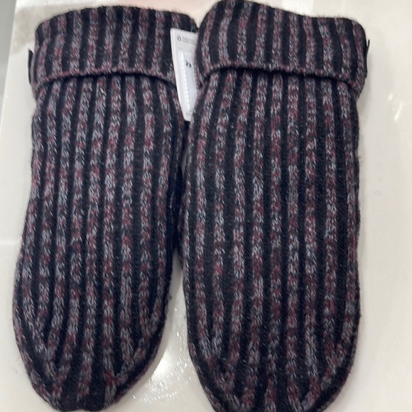 lululemon Women's Textured Fleece-Lined Knit Mittens cassis black/dark XS/S NWT - Picture 5 of 5